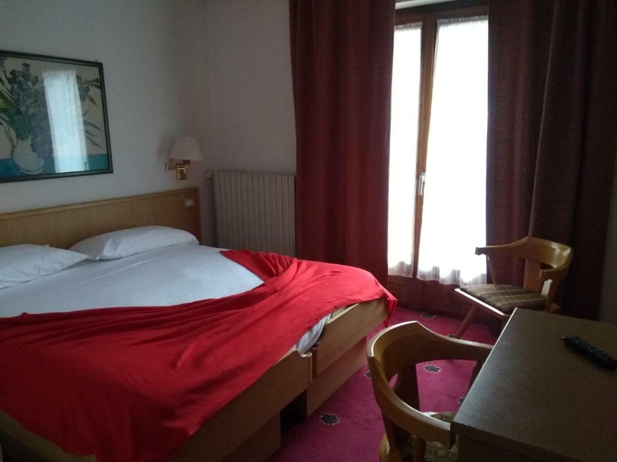 Hotel Derby بورمْيو المظهر الخارجي الصورة
